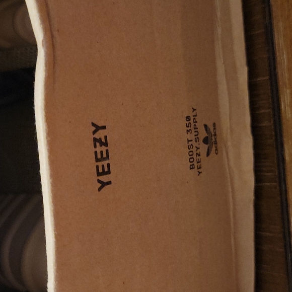 RARE NEW IN THE BOX ADIDAS YEEZY BOOST 350 V2 SNEAKERS. THEY ARE AUTHENTIC. - Picture 3 of 16